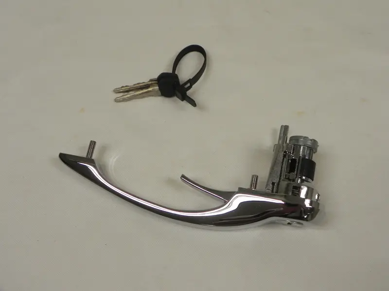 (Blemished) 911 Right Hand Chrome Door Handle, Lock And Keys - 1970-86 1