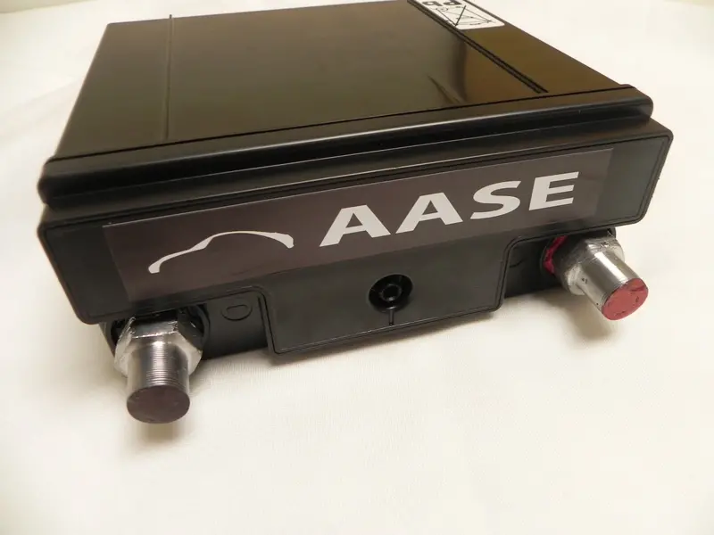 (New) 12V Dry Cell Battery And Strap 2