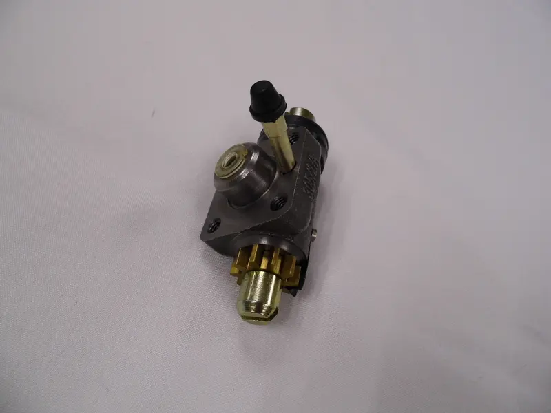 (New) 356 Right Front Wheel Cylinder - 1950-63 2