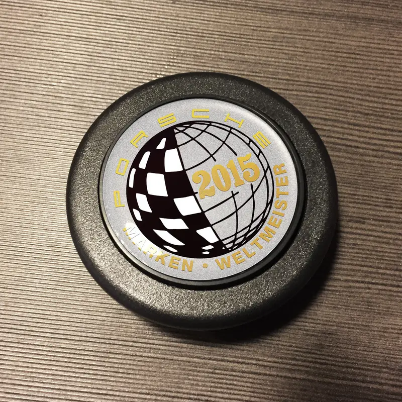 (New) 911/912/930 Marken Weltmeister 2015 Horn Button - 1965- 1