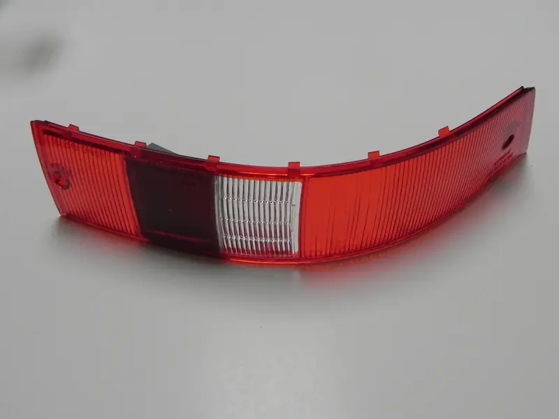(New) 911/912 Right Side Usa Red/White Tail Light Lens - 1965-68 1