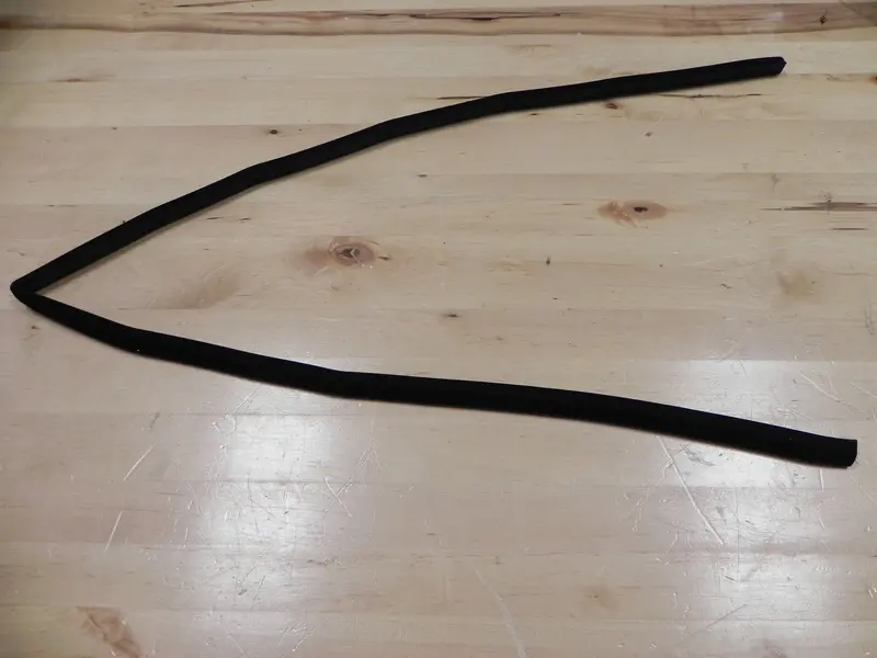 (New) 911/930 Coupe Velvet Right Upper Door Seal On Body - 1977-85 1