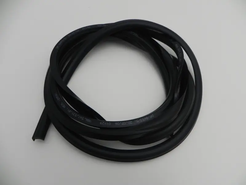 (New) 911/Boxster Windshield Seal 1999-05 1