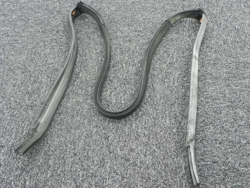 (New) 911 Targa Windshield Frame To Top Seal - 1967-69 1
