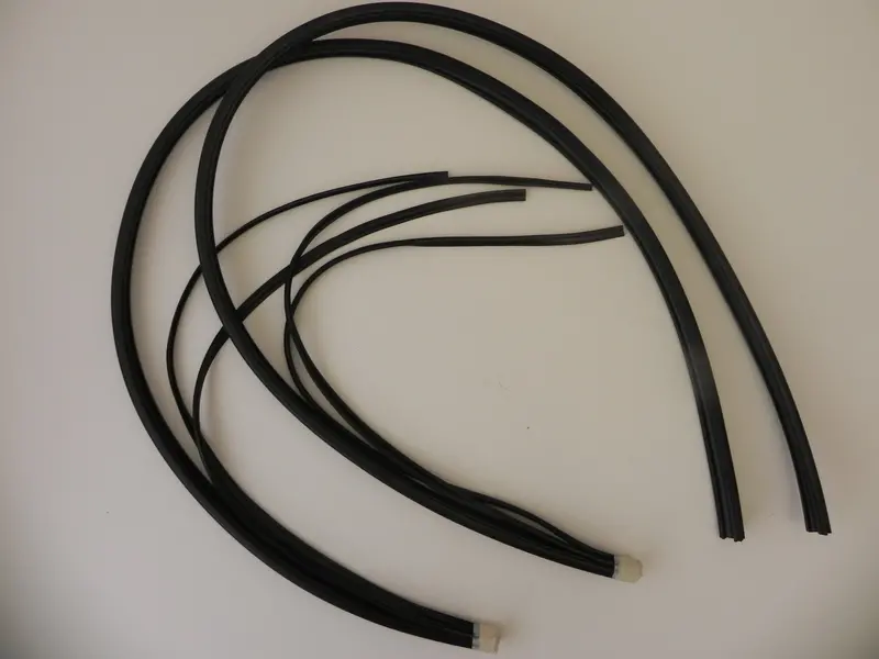 (New) 911S/Rs Pair Of Concours Rocker Moulding Rubber - 1969-73 1