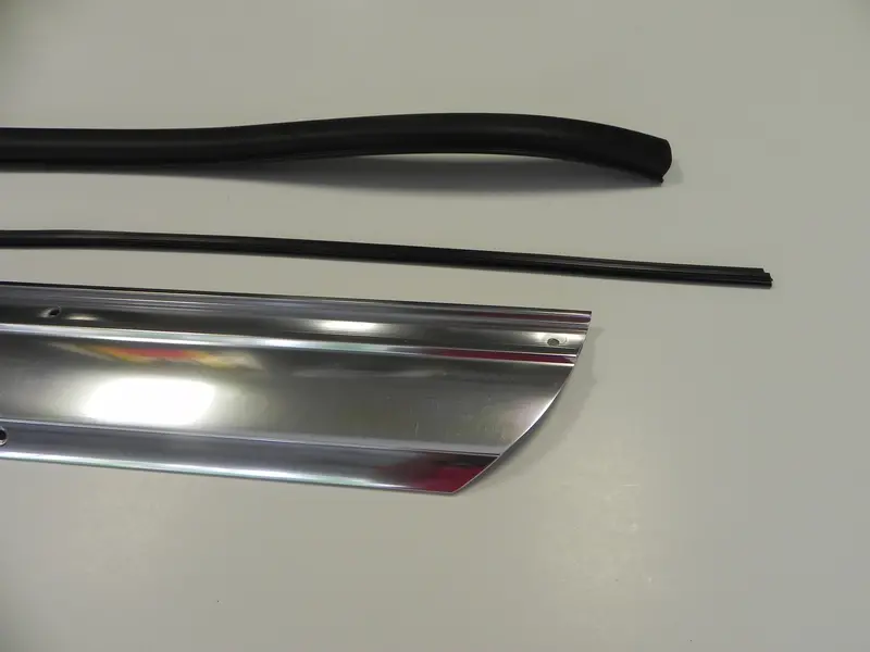(New) 911S Trim Side Rocker Deco With Rubber Insert - 1965-68 1