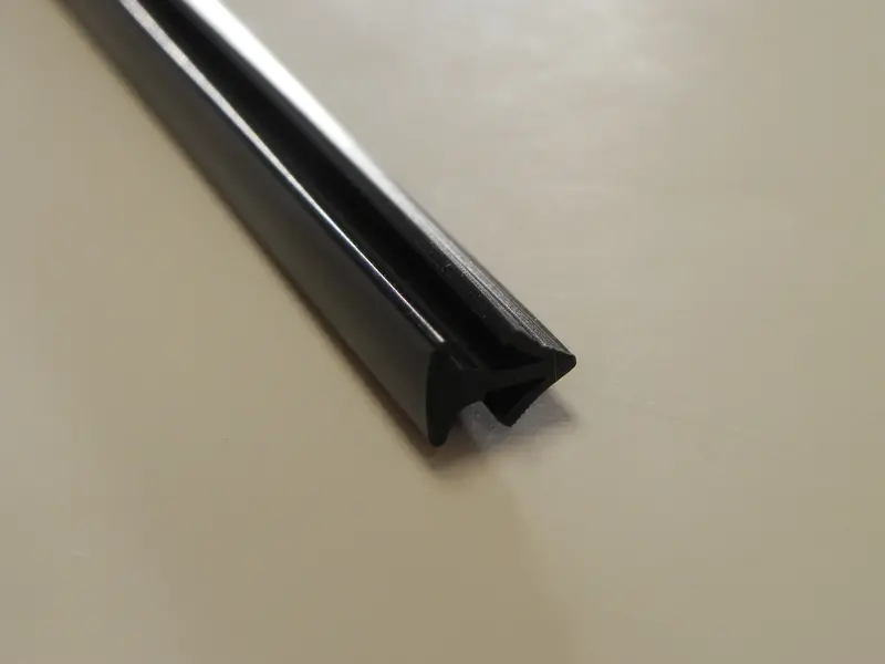 (New) 914 Fender To Cowl Seal 2