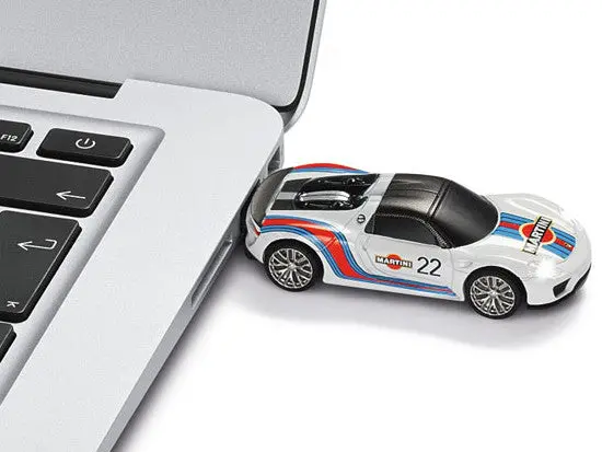 (New) 918 Spyder Usb-Stick 8 Gigabyte 1