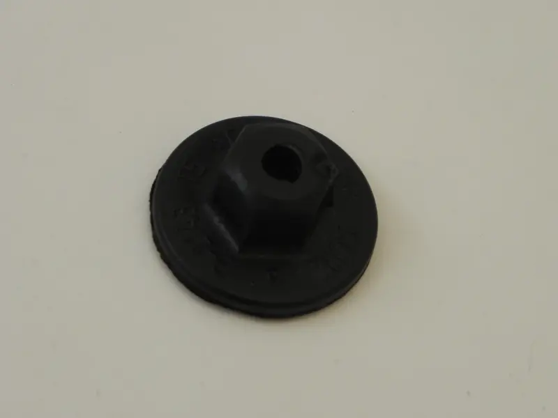 (New) 928/911/Boxster Plastic Nut T5 1