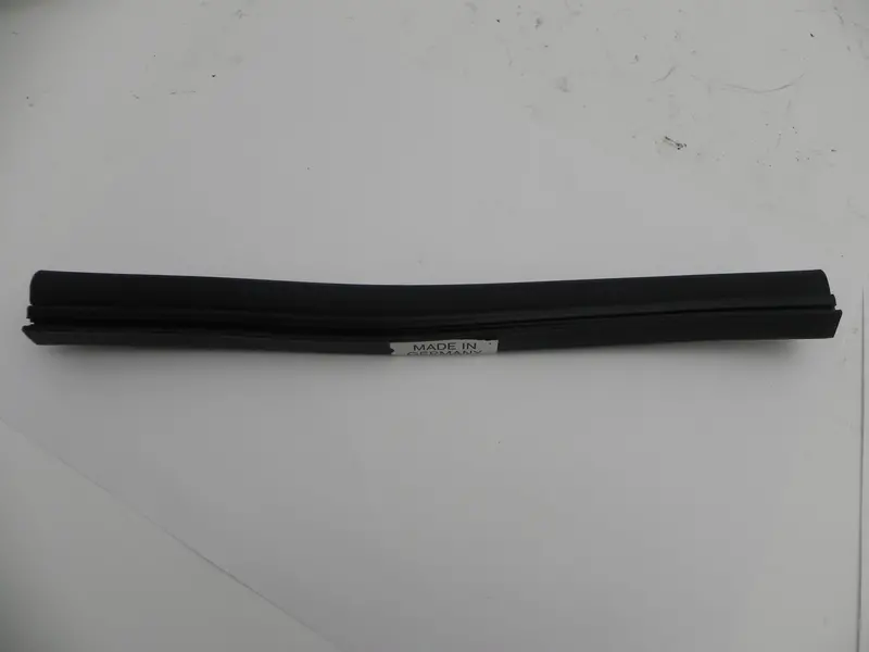 (New) 928 Hood Seal Lateral - 1983-88 1