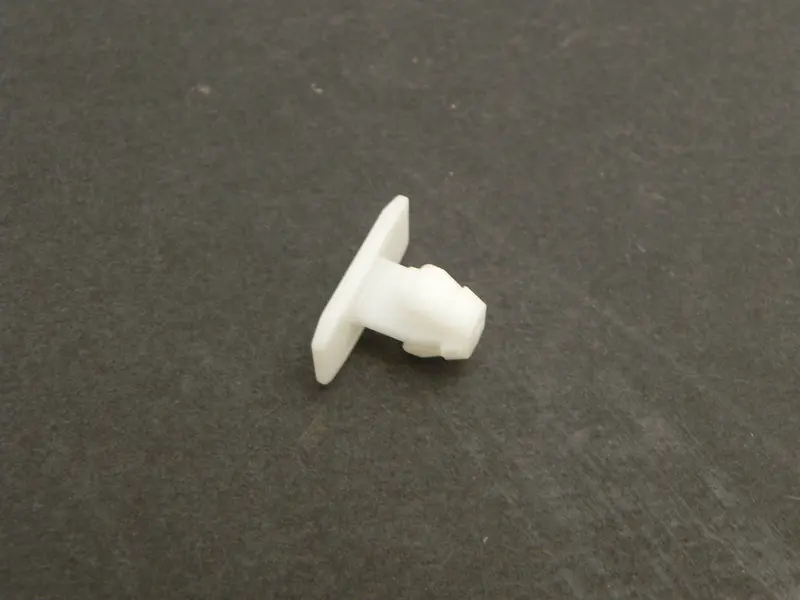 (New) Cayenne Body Molding Clip - 2003-10 1