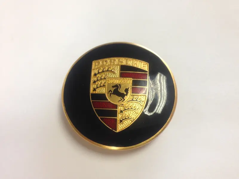(Nos) 356/911/912 Gold Enamel Hubcap Crest With Late Style Red Bars - 1950-76 1