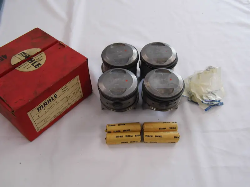 (Nos) 356 B/C Piston Set 1959-65 2