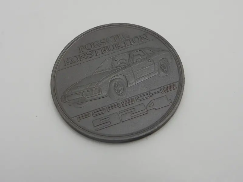 (Nos) Vintage Calendar Coin 'Porsche 924' 1