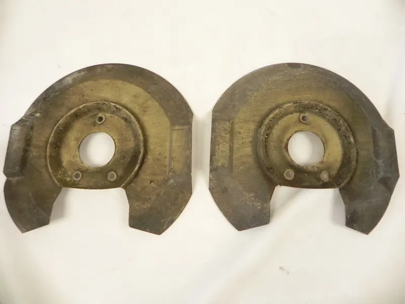 (Used) 1Pr. 912/911T Front Brake Backing Plates - 1969 1