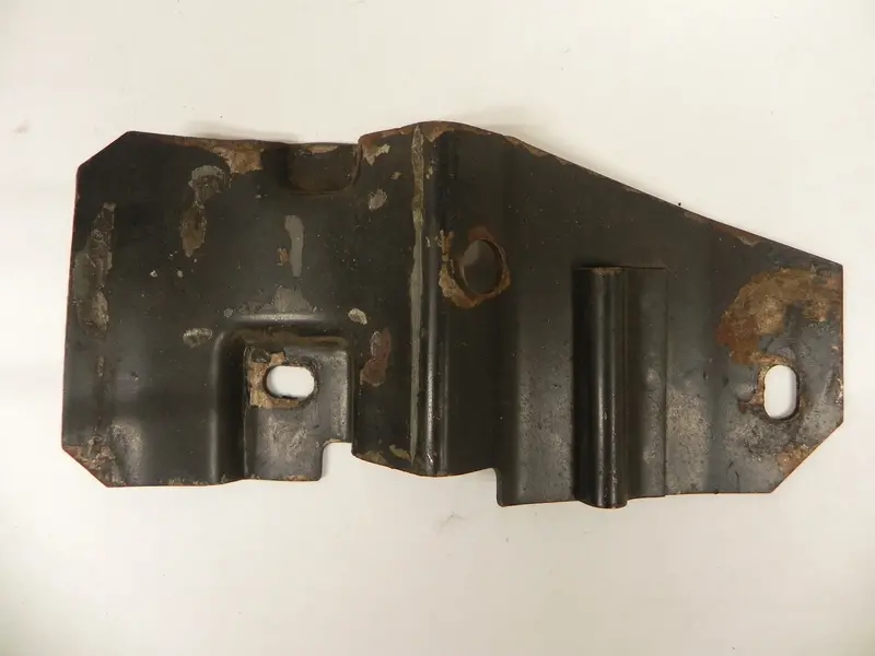 (Used) 356/912 Oil Filter Support 1