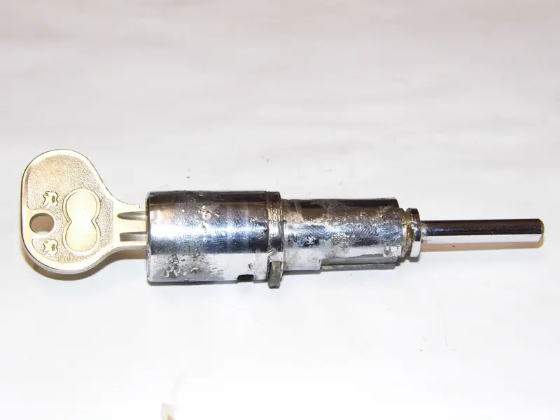 (Used) 356 At2/B/C Left Lock Receiver With Lock Cylinder 1957-65 1