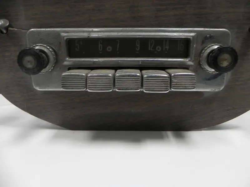 (Used) 356 Push Button Am Radio 6 Volt* 1