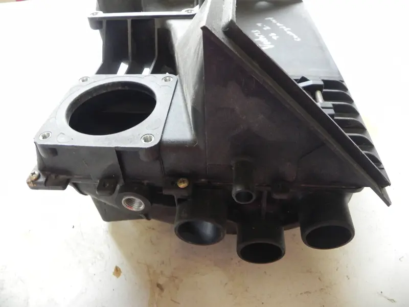 (Used) 76 911 Cis 2.7L Airbox 2