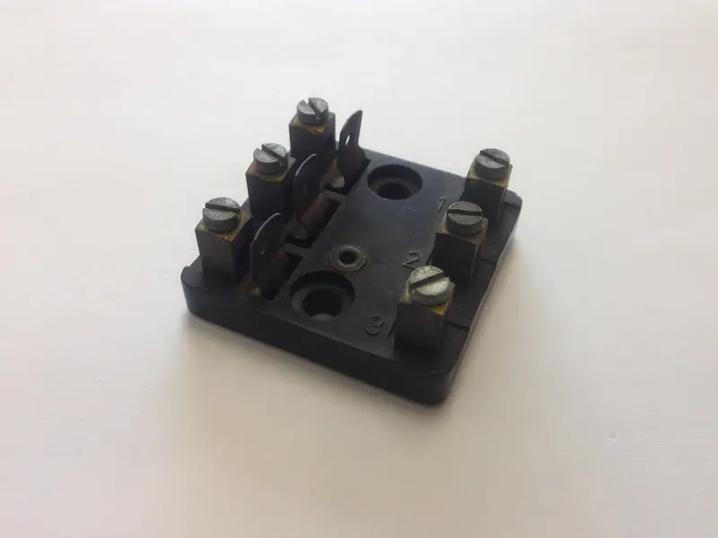 (Used) 911 3 Pole Fuse Block* 1