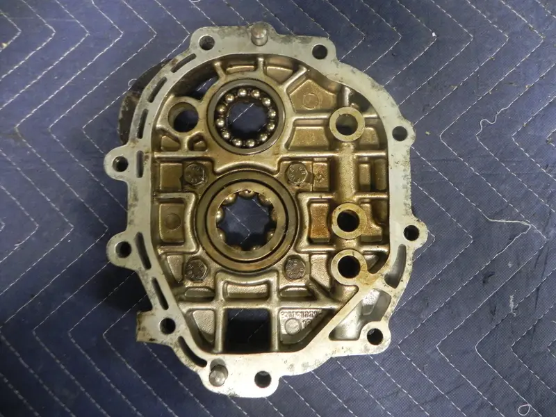 (Used) 911/901 Transmission Intermediate Plate - 1965-71 1