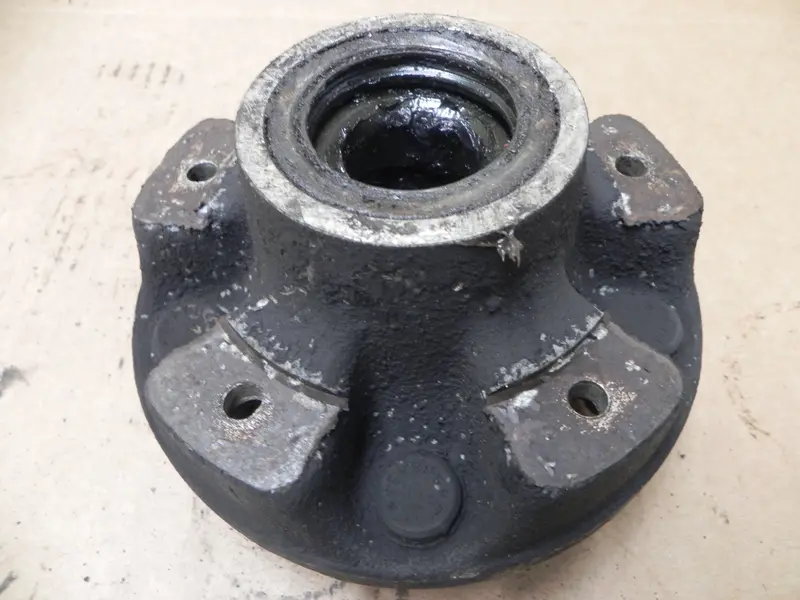 (Used) 911/912 Front Wheel Hub - 1965-67 2