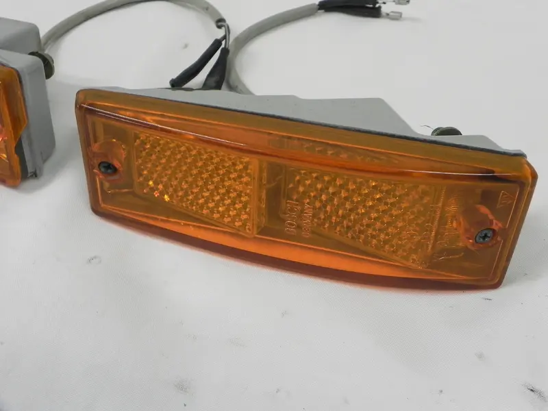 (Used) 911/912E/930 Bosch Pair Of Front Left And Right Side Marker Light - 1974-89 2