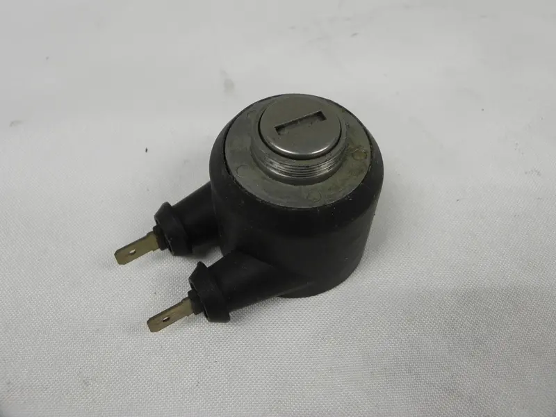 (Used) 911/924/944 Alarm Switch W/O Keys - 1978-89 1