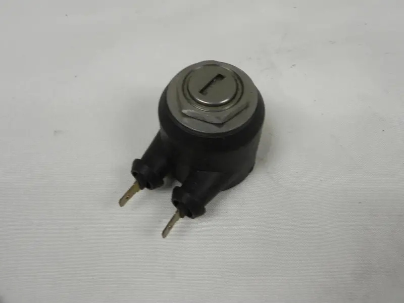 (Used) 911/924/944 Alarm Switch W/O Keys - 1978-89 2