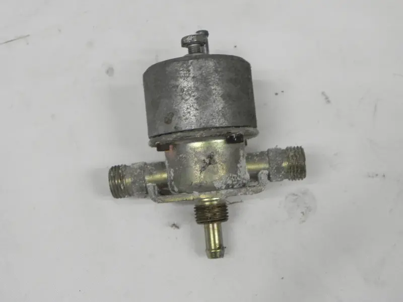 (Used) 911/928 Fuel Pressure Regulator - 1988-95 1