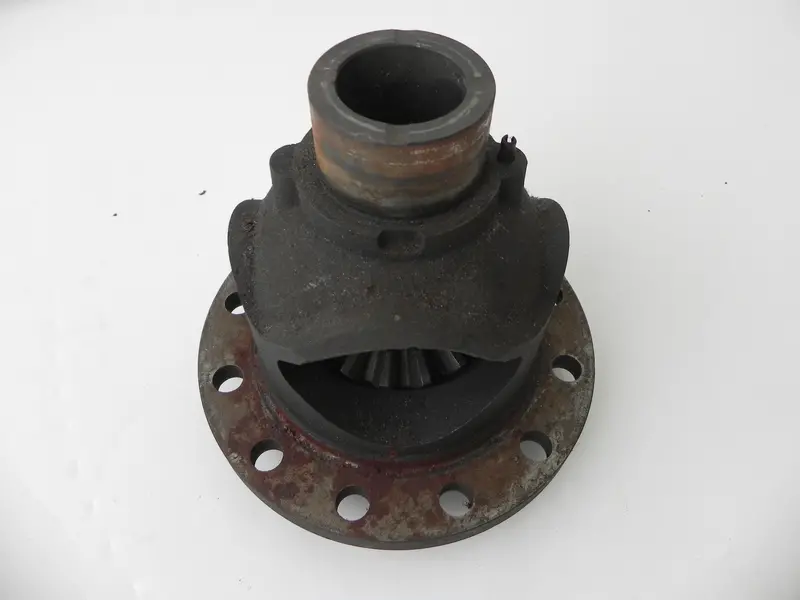 (Used) 911 930 Differential Housing - 1983-88 1