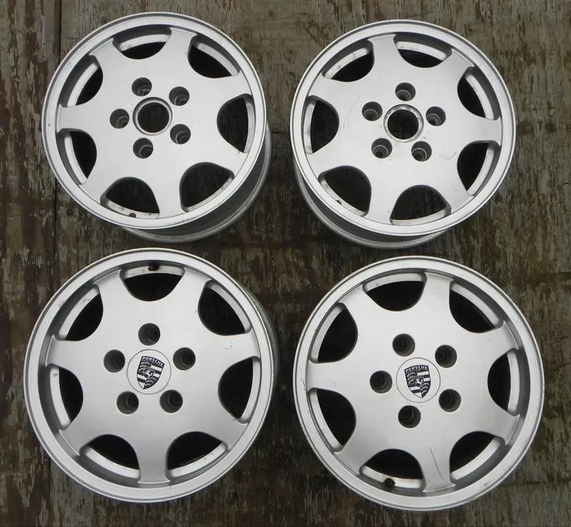 (Used) 911/964 Set Of 2, 6J X 16" And 2, 8J X 16" Wheels 1
