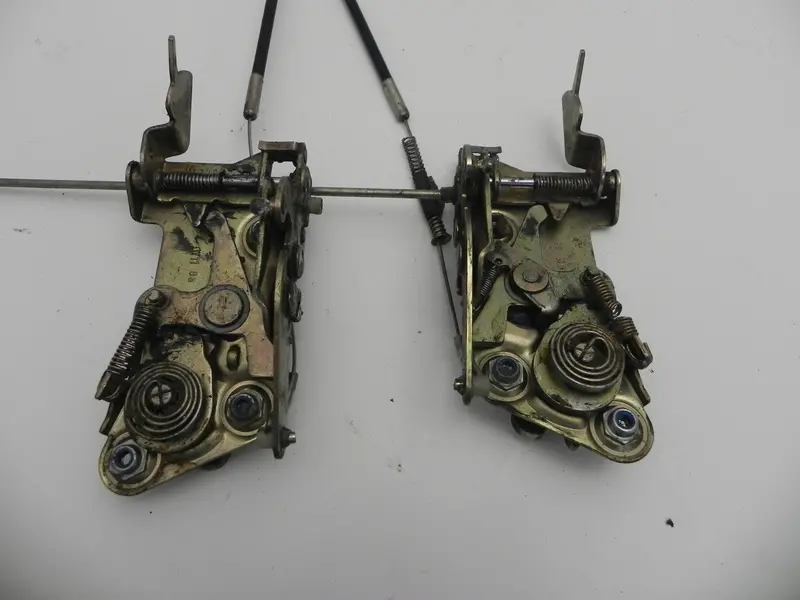 (Used) 911 Door Lock Mechanism Set - 1984-94 1