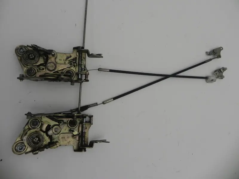 (Used) 911 Door Lock Mechanism Set - 1984-94 2