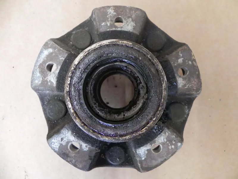 (Used) 911 Front Wheel Hub - 1965-67 1