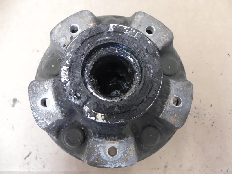 (Used) 911 Front Wheel Hub - 1974-89 1