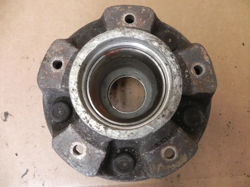 (Used) 911 Front Wheel Hub - 1974-89 1