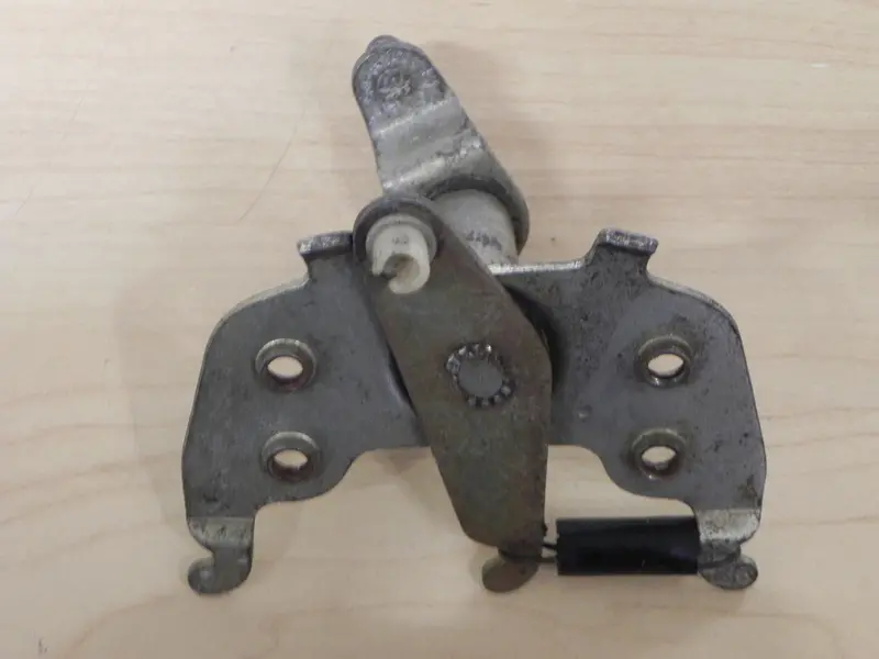 (Used) 911 Left Push Button Lock - 1970-73 2