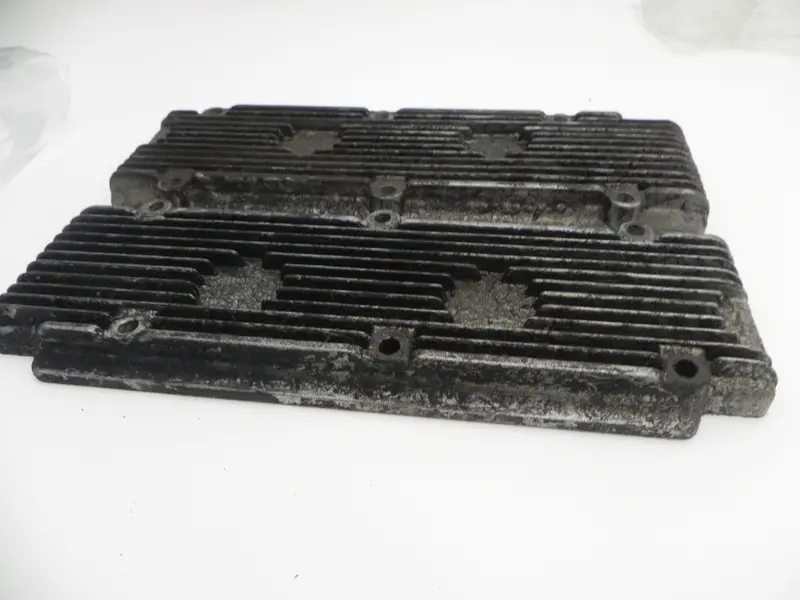 (Used) 911 Pair Of Lower Valve Covers - 1965-67 2