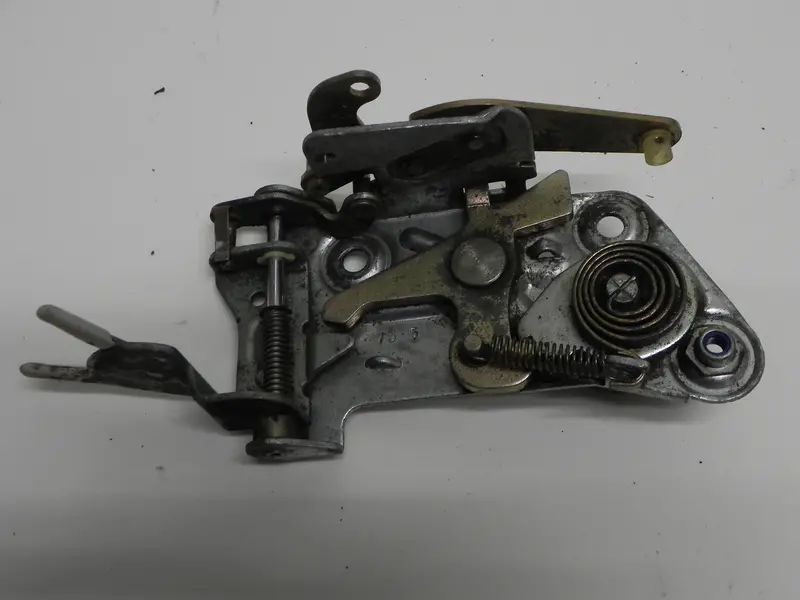 (Used) 911 Passenger's Side Door Lock Mechanism - 1974-89 1