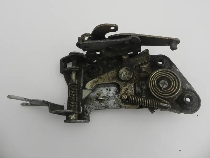 (Used) 911 Passenger's Side Door Lock Mechanism - 1974-89 1