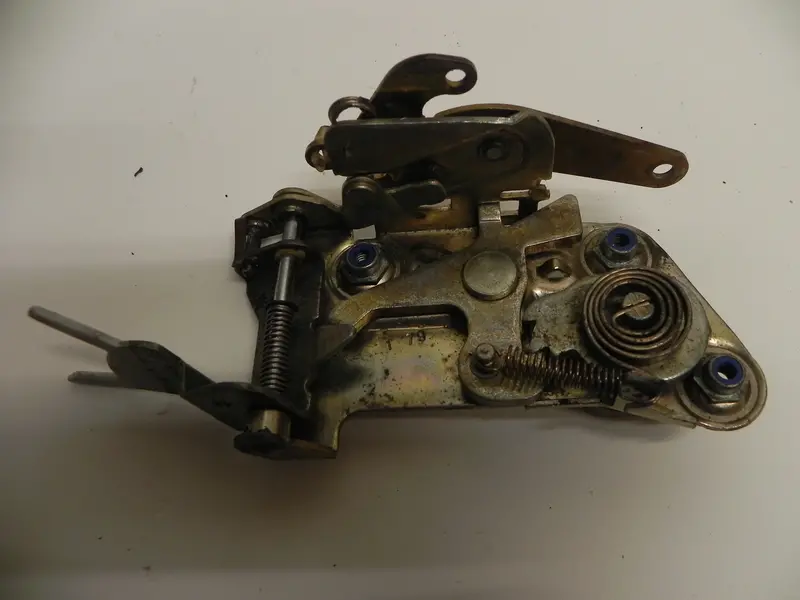 (Used) 911 Passenger's Side Door Lock Mechanism - 1974-89 1