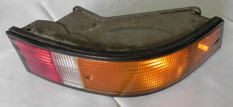 (Used) 911 Right Rear Tail Light Assembly - 1987-89 1