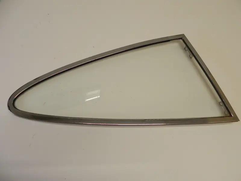 (Used) 911 Sekurit Quarter Window Right Clear - 1965-67 1