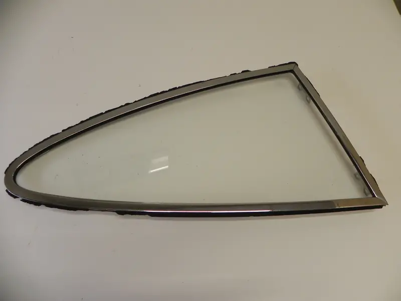 (Used) 911 Sekurit Quarter Window Right Clear - 1965-67 1