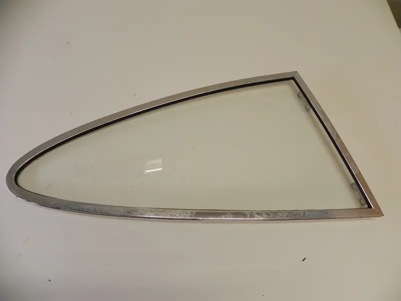 (Used) 911 Sekurit Quarter Window Right Clear - 1968-77 1