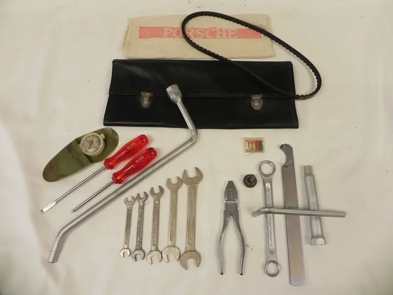 (Used) 911 Swb Tool Kit - 1965-68 1