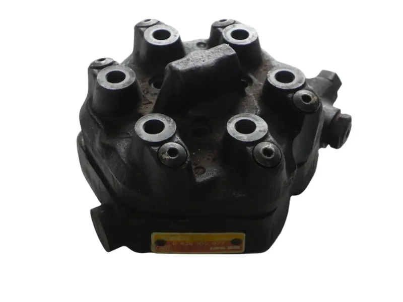 (Used) 911Sc Bosch Fuel Distributor 1