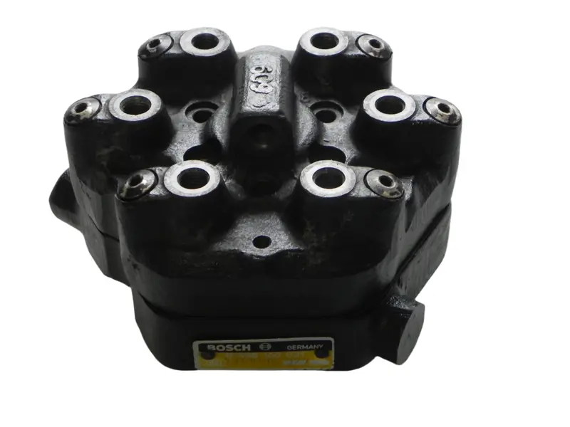 (Used) 911Sc Bosch Fuel Distributor 1