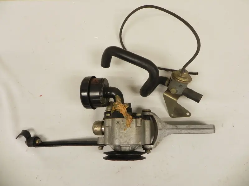(Used) 911Sc Smog Air Pump And Diverter Valve Assembly - 1978-83 1